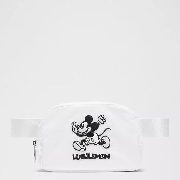 NWT Disney x lululemon Everywhere Belt Bag 1L Mickey in Motion Graphic White - Picture 6 of 6